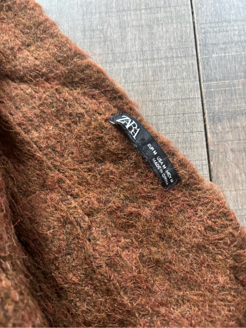 ♠️5/$25♠️Zara Rust-Brown Fuzzy Thick Knit Scarf - Picture 3 of 3